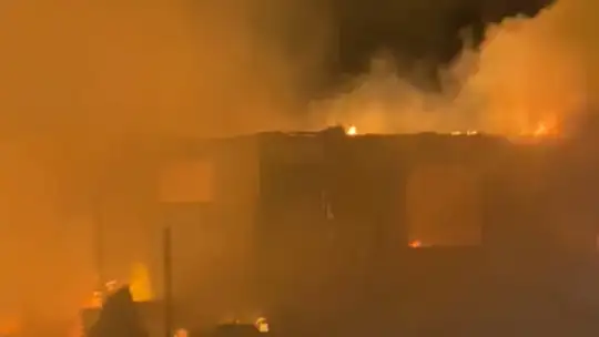 Akçadağ'da besi çiftliği ve odunlukta yangını
