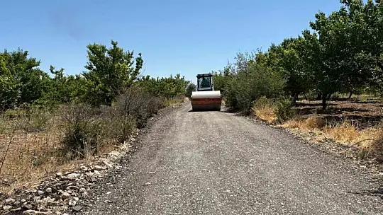Akçadağ'ın Bahri Mahallesi'nde yollar yenileniyor