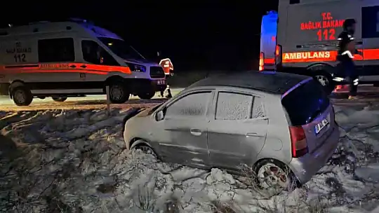 Aksaray'da kar, tipi ve buzlanma nedeniyle kazalar peş peşe yaşandı