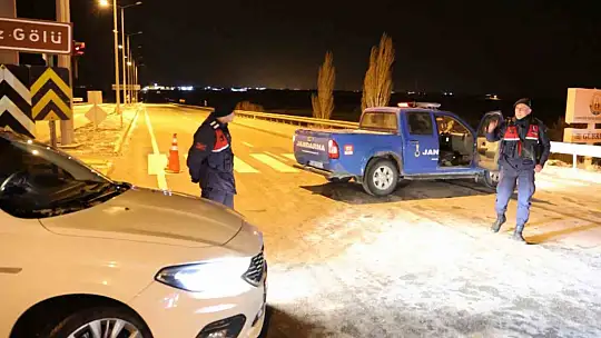 Aksaray'da kar, tipi ve buzlanma nedeniyle kazalar peş peşe yaşandı
