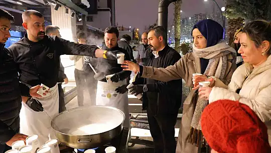 Alpedo'dan soğuk kış akşamı 1 ton ücretsiz salep ikramı