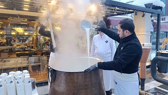 Alpedo'dan soğuk kış akşamı 1 ton ücretsiz salep ikramı
