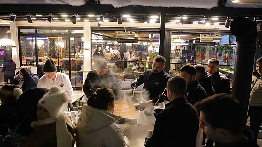 Alpedo'dan soğuk kış akşamı 1 ton ücretsiz salep ikramı