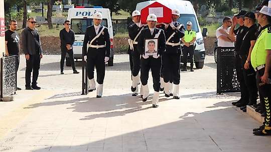 Aydınlı şehit polis memuru Denizli'de toprağa verildi