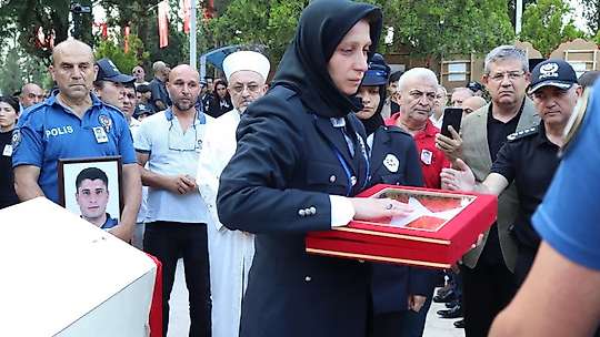 Aydınlı şehit polis memuru Denizli'de toprağa verildi
