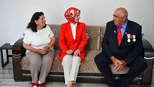 Bakan Göktaş, Tunceli'de Kıbrıs gazisiyle görüştü, jandarmanın kuruluş yıldönümüne katıldı