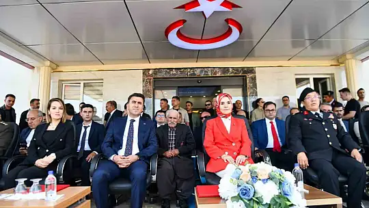 Bakan Göktaş, Tunceli'de Kıbrıs gazisiyle görüştü, jandarmanın kuruluş yıldönümüne katıldı