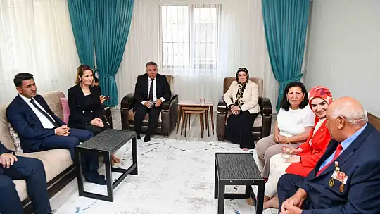 Bakan Göktaş, Tunceli'de Kıbrıs gazisiyle görüştü, jandarmanın kuruluş yıldönümüne katıldı