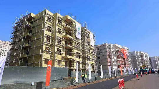 Bakan Kurum: son tuğalamızı koyuyor son çivileri çalıyoruz