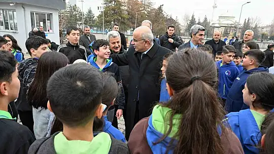 Başkan Er, İnönü Ortaokulu'na konuk oldu
