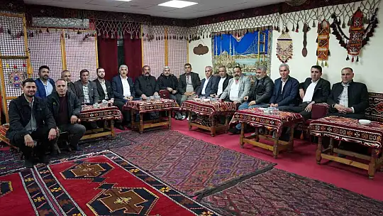 Kahta ilçe belediye başkanı Hallaç, mahalle muhtarlarıyla bir araya geldi