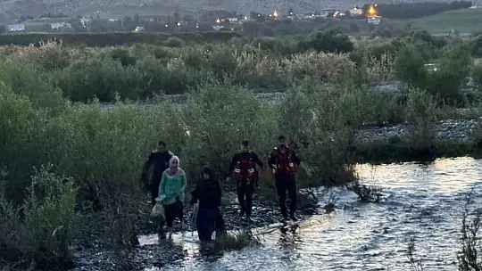 Batman'da su seviyesinin yükseldiği alanda mahsur kalan 25 kişi kurtarıldı