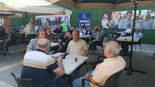 Adıyaman Belediyesi'nin 'Emekli Çayevi' büyük ilgi görüyor