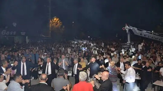 Adıyaman Besni'de düzenlenen konser büyük ilgi gördü