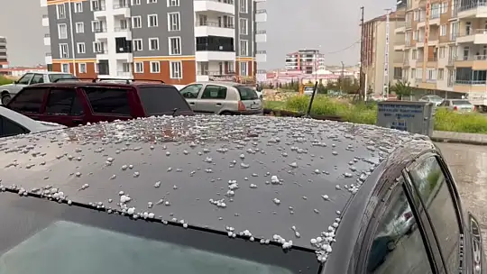Besni'de fındık büyüklüğünde dolu yağdı