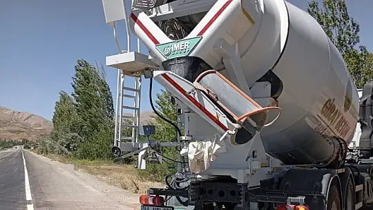 Beton mikser ile motosiklet çarpıştı: 1 kişi yaralandı