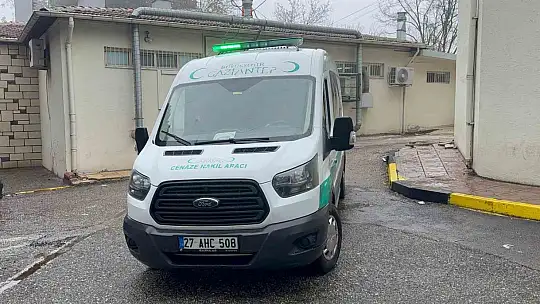 Bıçaklı kavgada öldürülen gencin cenazesi yakınlarına teslim edildi