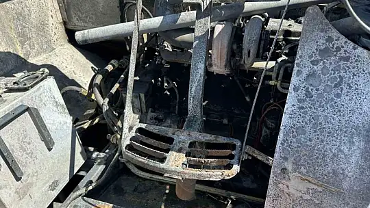 Biçerdöverin motor kısmında çıkan yangın buğday tarlasına zarar verdi