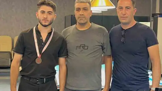 Bilardoda Elazığlı sporcudan başarı