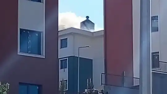 Binanın tepesinde korkutan yangın