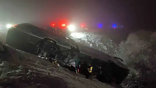 Bingöl'de yolcu otobüsü devrildi: 4 ölü, 32 yaralı