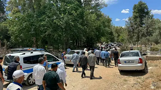 Birecik'te otomobille çarpışan motosikletli hayatını kaybetti
