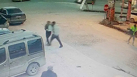 Birlikte yaşadığı kadını silahla tehdit eden şahıs gözaltına alındı