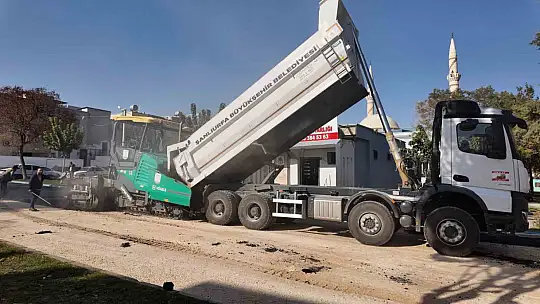 Büyükşehir Belediyesi'nden kış öncesi asfalt serimi mesaisi