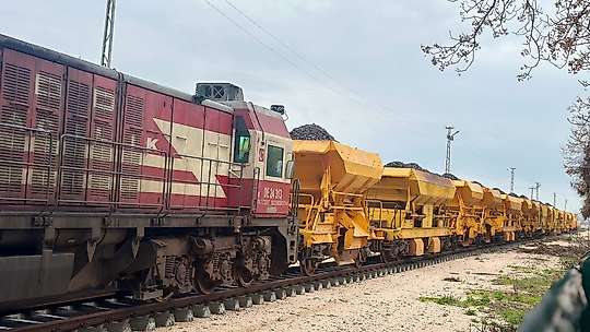 Ceylanpınar'a 15 yıl aradan sonra tren geldi