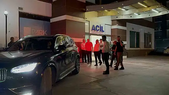 CHP Grup Başkanvekili Murat Emir sahneden düştü