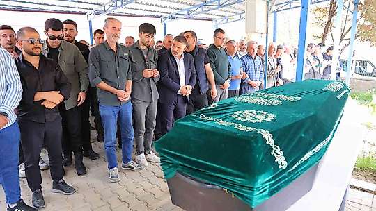 Cinayete kurban giden Kübra Yapıcı son yolculuğuna uğurlandı