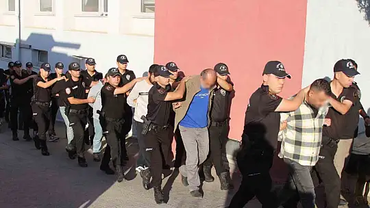 Cinayetlere karışan