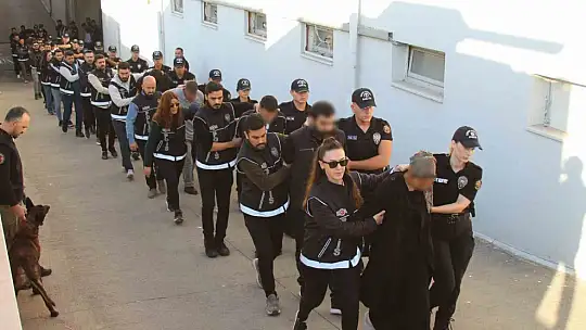 Cinayetlere karışan