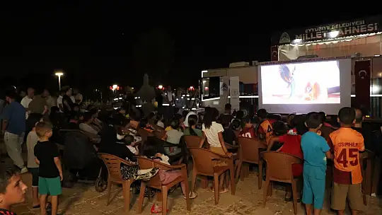 Çocuklar ve gençler gezici kütüphane etkinliğinde buluştu
