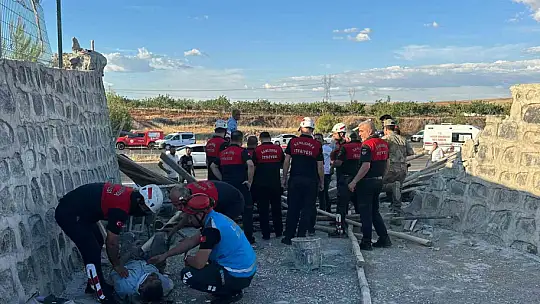 Çöken istinat duvarının altında kalan 4 işçi yaralandı