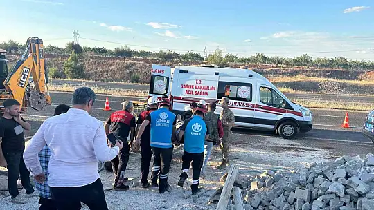 Çöken istinat duvarının altında kalan 4 işçi yaralandı
