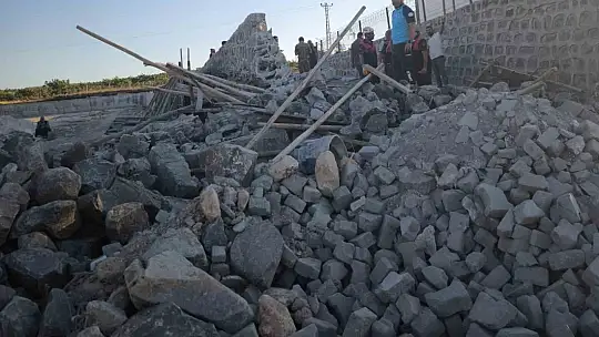 Çöken istinat duvarının altında kalan 4 işçi yaralandı