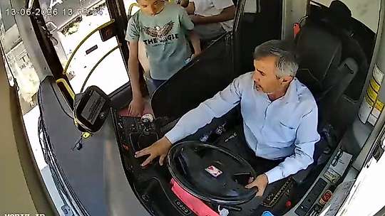 Cüzdanını kaybeden LGS öğrencisinin imdadına MOTAŞ personelinin yetiştiği anlar kamerada