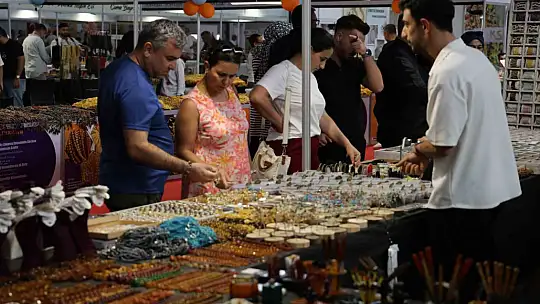 Değer biçilemiyor: Kur'an-ı Kerim'in 604 sayfası tespihe nakşedildi