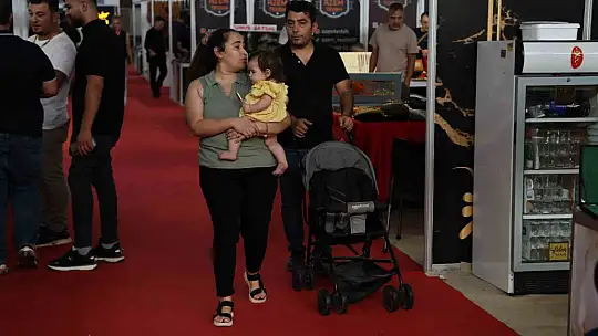 Değer biçilemiyor: Kur'an-ı Kerim'in 604 sayfası tespihe nakşedildi