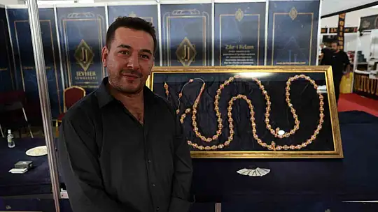 Değer biçilemiyor: Kur'an-ı Kerim'in 604 sayfası tespihe nakşedildi