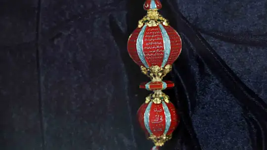 Değer biçilemiyor: Kur'an-ı Kerim'in 604 sayfası tespihe nakşedildi
