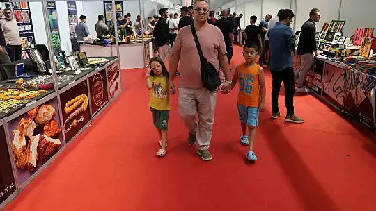 Değer biçilemiyor: Kur'an-ı Kerim'in 604 sayfası tespihe nakşedildi