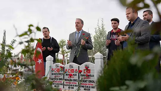 Depremde hayatını kaybeden öğretmenler için dua edildi
