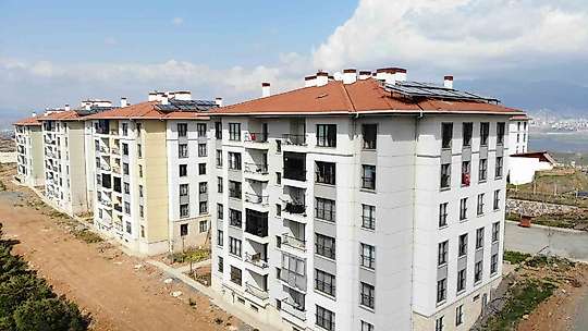 Depremzede çiftin yeni evlerinde ilk bayram heyecanı