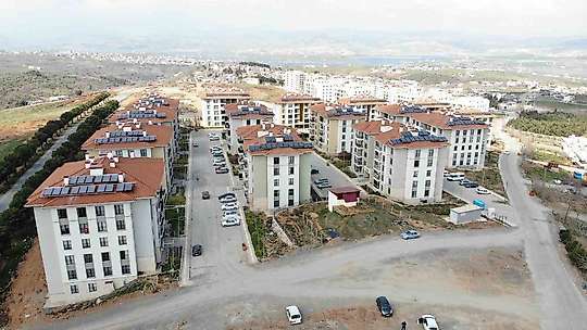 Depremzede çiftin yeni evlerinde ilk bayram heyecanı