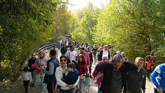 Depremzede öğretmenler doğa yürüyüşünde bir araya geldi
