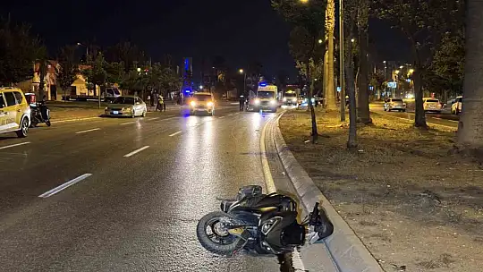 Devrilen motosikletteki genç hayatını kaybetti