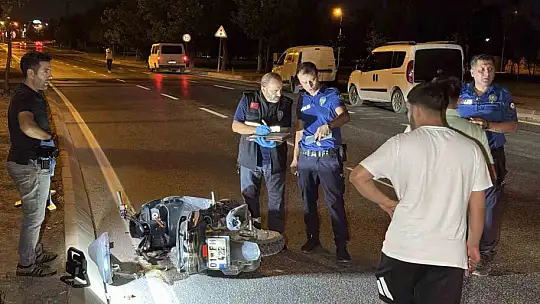 Devrilen motosikletteki genç hayatını kaybetti