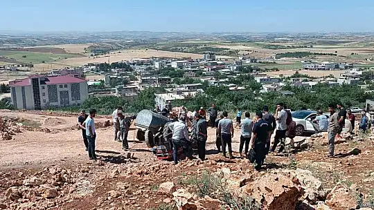 Devrilen traktörün altında kalarak ağır yaralandı